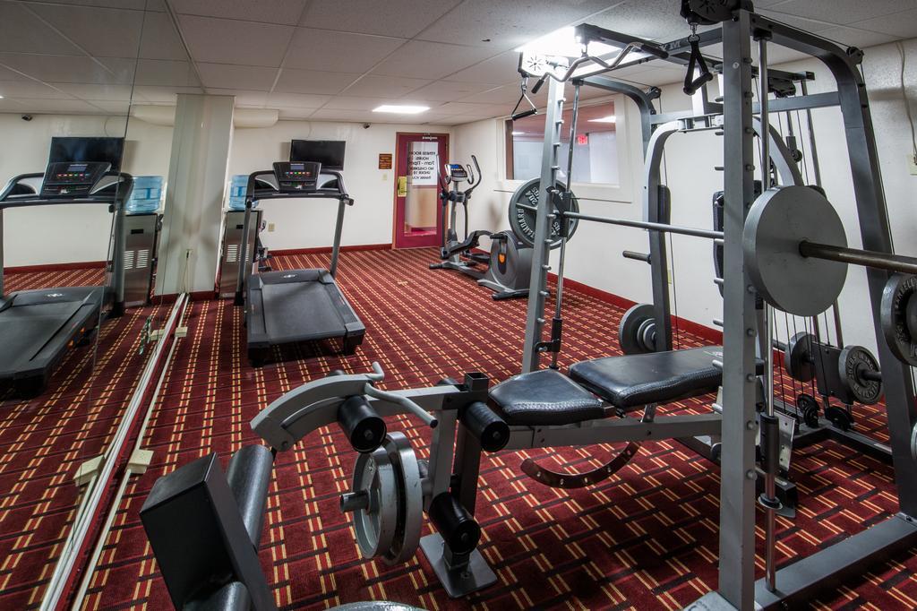 Ramada By Wyndham Medford Hotel & Conference Center Екстериор снимка